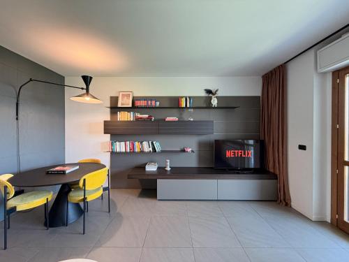 80m2, 7 piano, bilocale con 2 terrazze e 2 bagni