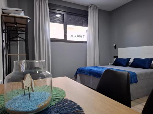 Katil atau katil-katil dalam bilik di Medea Suites Apartamentos