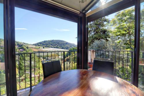 Photo de la galerie de l'établissement Casa Santa Roustagne - Family Villa Pool and Countryside View, à Manosque