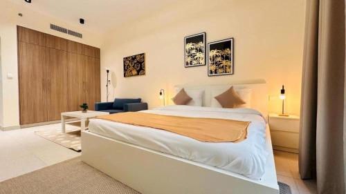 Postel nebo postele na pokoji v ubytování Luxurious apartments at JLT by Checkmyguest