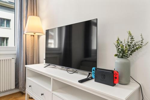 Bright and Quiet Apartments, Just 10 Minutes to U4, U6 and Schönbrunn Palace