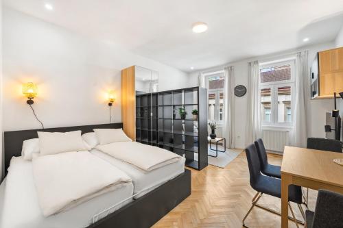Bright and Quiet Apartments, Just 10 Minutes to U4, U6 and Schönbrunn Palace