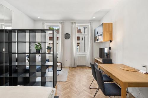 Bright and Quiet Apartments, Just 10 Minutes to U4, U6 and Schönbrunn Palace