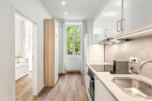 Bright and Quiet Apartments, Just 10 Minutes to U4, U6 and Schönbrunn Palace