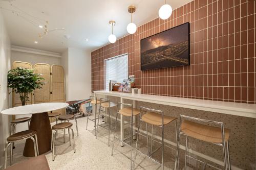 Μια τηλεόραση ή/και κέντρο ψυχαγωγίας στο Slowon Hostel 슬로우온 호스텔 홍대