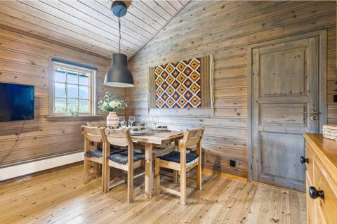 a dining room with a table and chairs at Guest favorite - 5 mins from Vøringsfossen in Garden