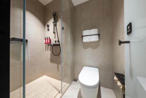 Un baño de Atour Light Hotel Suzhou Guanqian Street Chayuanchang Subway Station