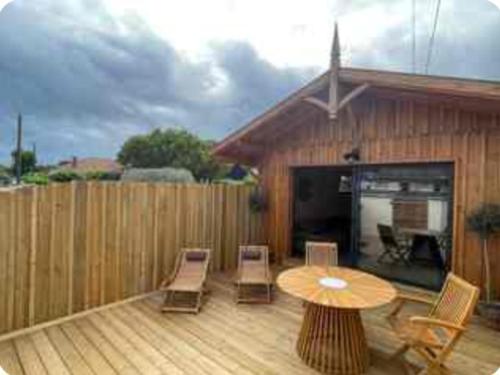 Cabane esprit Bassin à 100 mètres de la plage