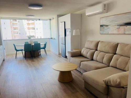 a living room with a couch and a table at Mi casa vacacional en Valdelagrana in El Puerto de Santa María