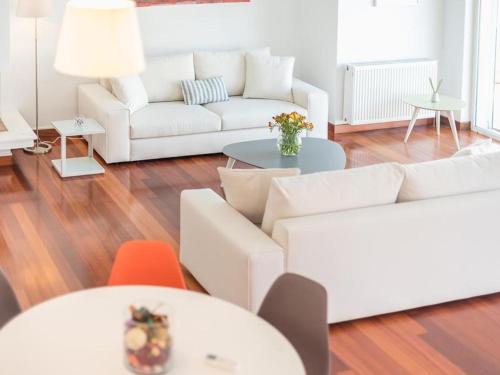 Χώρος καθιστικού στο Welcome to Lumen Villa the first of the Adelos Trilogy