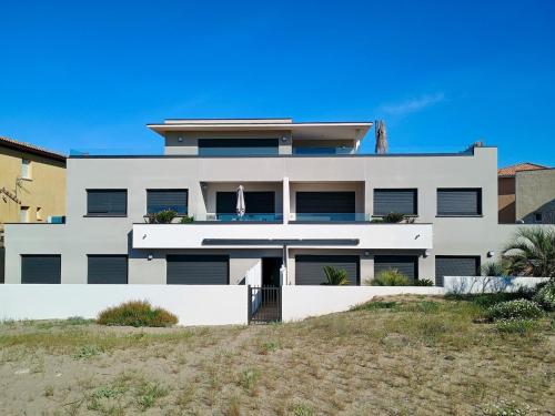 AYAPI - Appartement neuf 3 étoiles avec terrasse et jardin - bord de plage