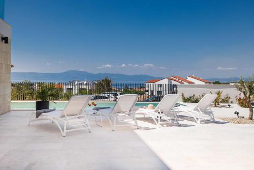 Villa AMARIS with private heated pool