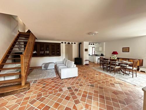 Les Ecuries, sur un domaine châtelain