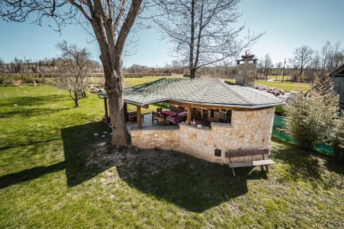 Un jardín fuera de Kohoutí hnízdo