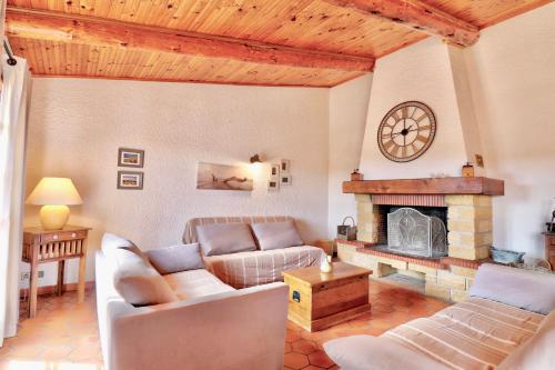 Photo de la galerie de l'établissement 3-bedroom villa with terrace and swimming pool Artignosc sur Verdon, à Artignosc-sur-Verdon