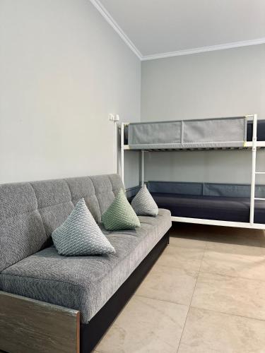 Ruang duduk di Neuwertiges Apartment mit schnellem WLAN, Glasfaser, Kostenlose Privatparkplatz auch für Transporter geeignet R24