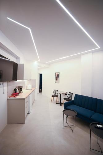 Apollon Family Apartment by zeussuites