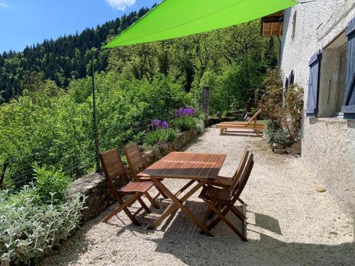 Maison de charme sur le plateau du Vercors au calme dans un véritable écrin de verdure