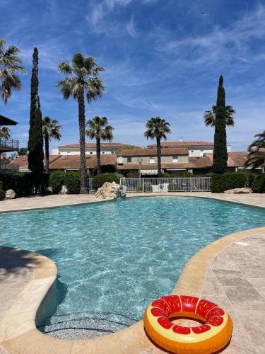 Pavillon à 400m de la plage avec piscine