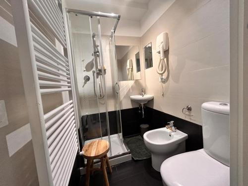 Ένα μπάνιο στο Gigi's guesthouse 1