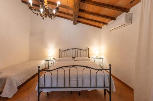 Ένα ή περισσότερα κρεβάτια σε δωμάτιο στο Agriturismo Il Badalo