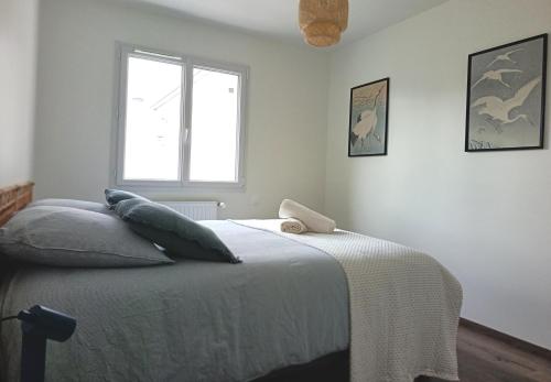 a bedroom with a bed and a window at L'Orge - Maison Design, 3 chambres, jardin et garage privatif in Vic-le-Comte