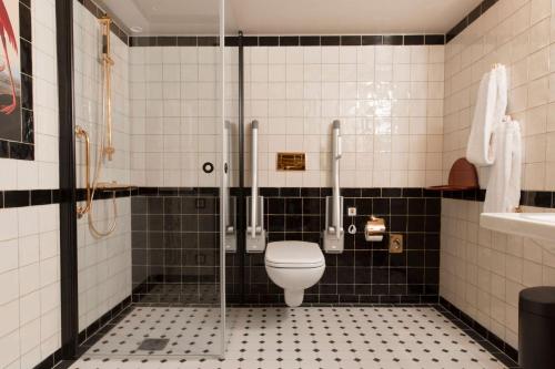 Salle de bains dans l'établissement Haymarket by Scandic