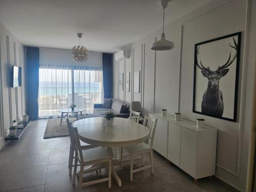 Fotografie z fotogalerie ubytování Seaview Apartment at Caesar Blue Complex Northern Cyprus H68 v destinaci Dherinia