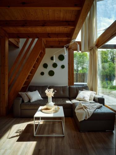 Ruang duduk di Rezerwat Wielin Sauna - Balia - Hot Tube - Jacuzzi - Basen - Klimatyzacja - Kominek