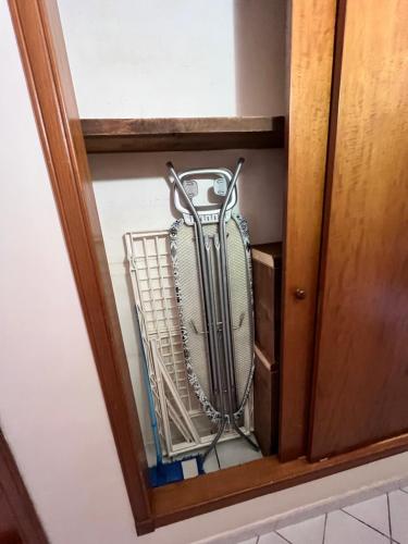 a cabinet with a heater inside of it at Brezza di mare in Zingarello