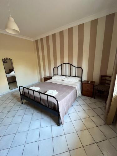 a bedroom with a bed in a room at Brezza di mare in Zingarello