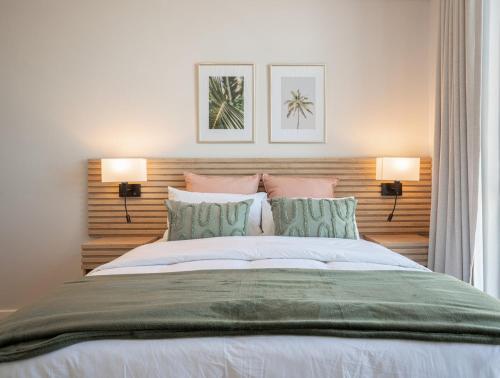 Postel nebo postele na pokoji v ubytování Ocean Glow Apartment 214