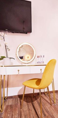 a desk with a mirror and a yellow chair at Le Sciantose Relais in Naples