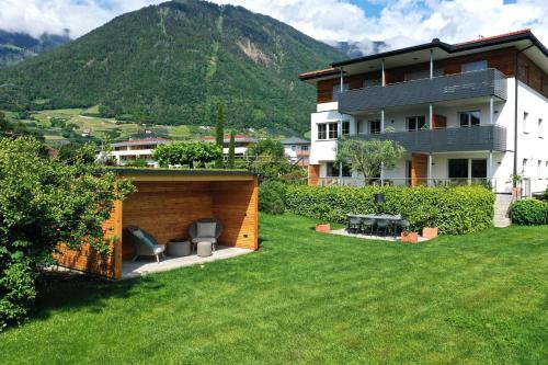 a house with a backyard with a fire pit at Haus Wiesenstein in Lana