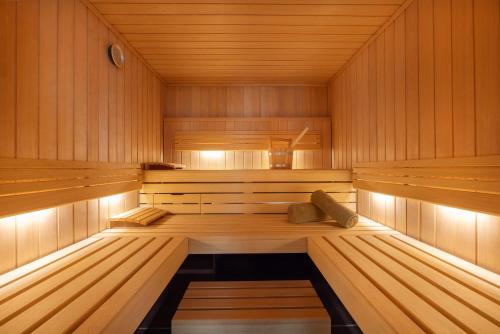 a sauna with a bench in the middle at HM Jaime III in Palma de Mallorca