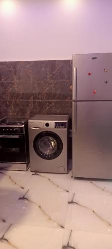 شقه للايجار غرفه وصاله ومطبخ وحمام بالهضبه الغردقه