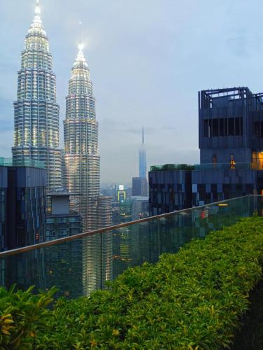 a view of the petronas twin towers from the top of a building at My Residence Villa Star Klcc in Kuala Lumpur