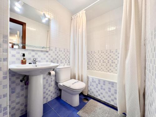 a bathroom with a toilet and a sink and a tub at Apartamento La Cala Cuchía - Monabri in Cuchia