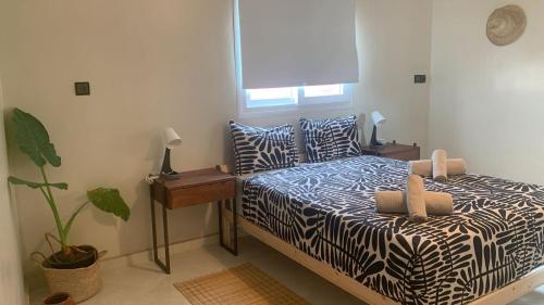 Postel nebo postele na pokoji v ubytování Al Mohit Hôtel Dakhla