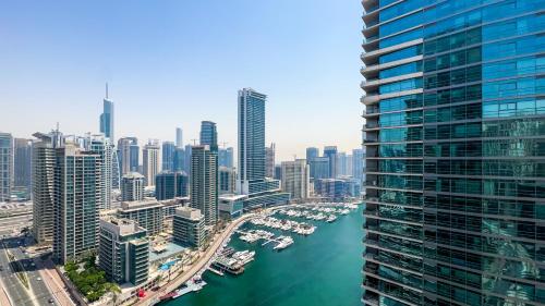 Relaxing Marina View Stay, Walk to Beach & Mall - 27AB02