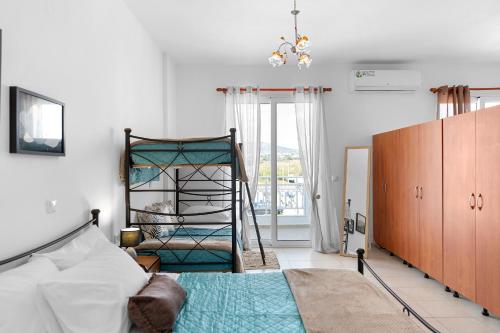 Postel nebo postele na pokoji v ubytování Aegean Breeze