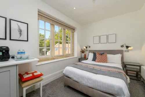 Holm House - Stylish Coastal Suites - HEDD Spa - Silures Bar & Restaurant photo 5