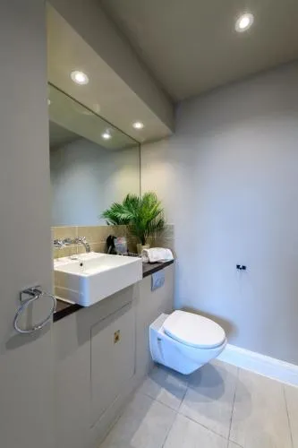 Holm House - Stylish Coastal Suites - HEDD Spa - Silures Bar & Restaurant photo 11