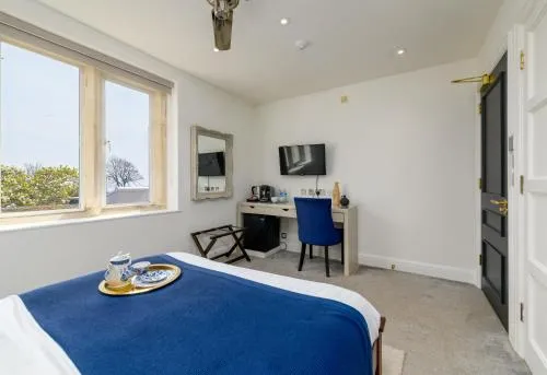 Holm House - Stylish Coastal Suites - HEDD Spa - Silures Bar & Restaurant photo 4