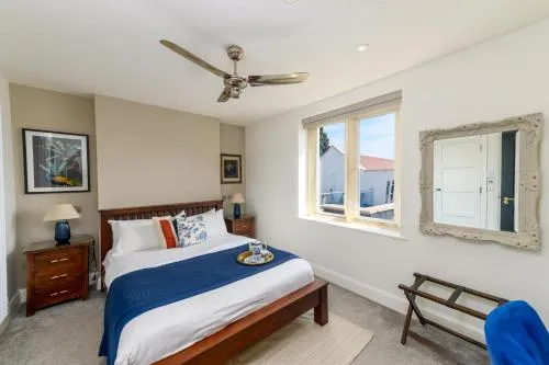 Holm House - Stylish Coastal Suites - HEDD Spa - Silures Bar & Restaurant photo 3