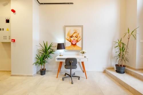 an office with a desk and a painting of a woman at The Han YK Hotel in Avcılar
