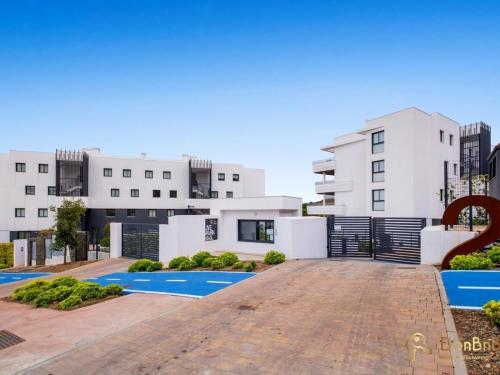 Sea view apartment with garden in Fuengirola