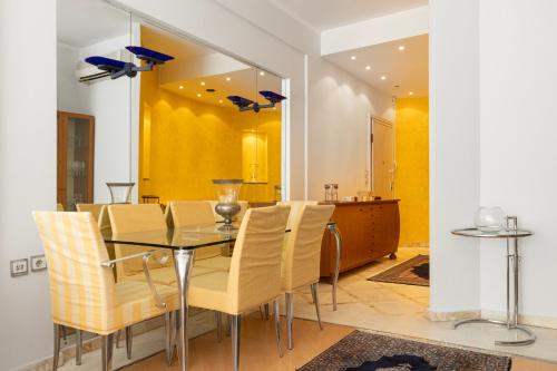 Delmare White apt