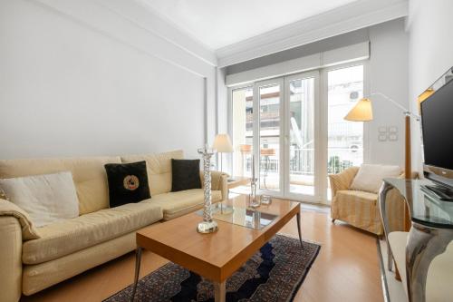 Delmare White apt