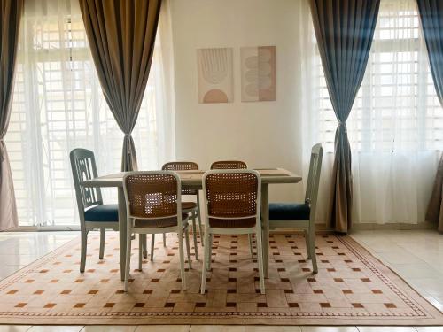 a dining room with a table and chairs at Raisa Homestay KLIA by Xpresso Home in Sepang